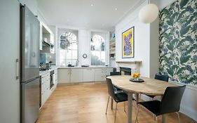 Sleek Flat With Communal Courtyard