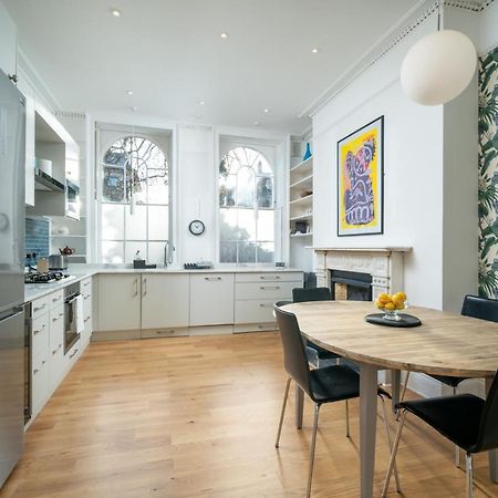 Sleek Flat With Communal Courtyard London Exterior photo
