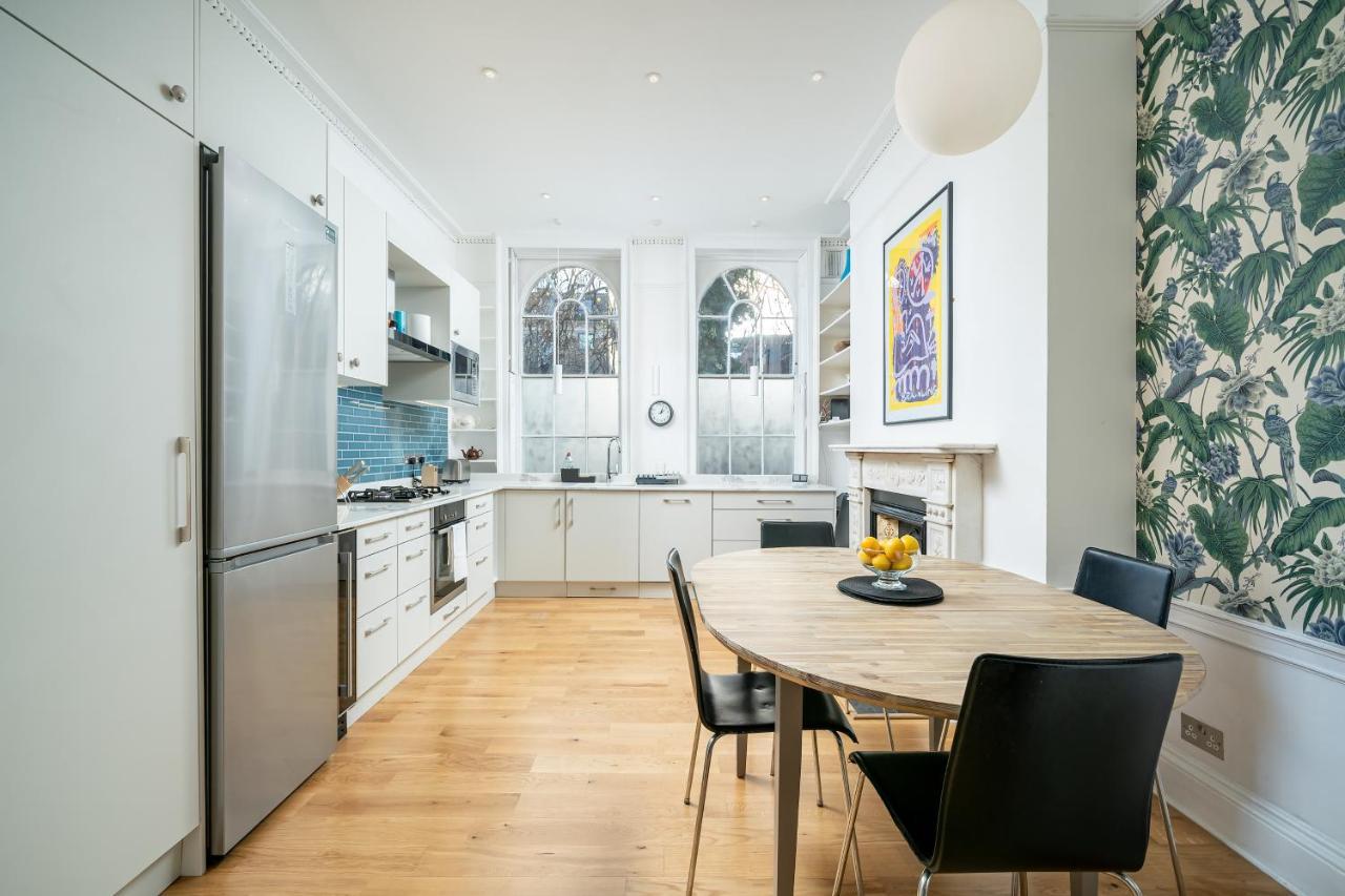 Sleek Flat With Communal Courtyard London Exterior photo