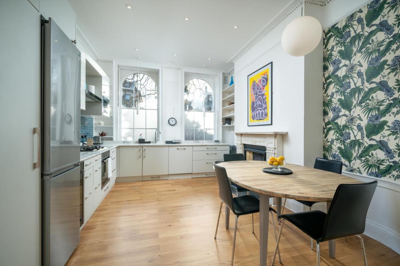 Sleek Flat With Communal Courtyard London Exterior photo